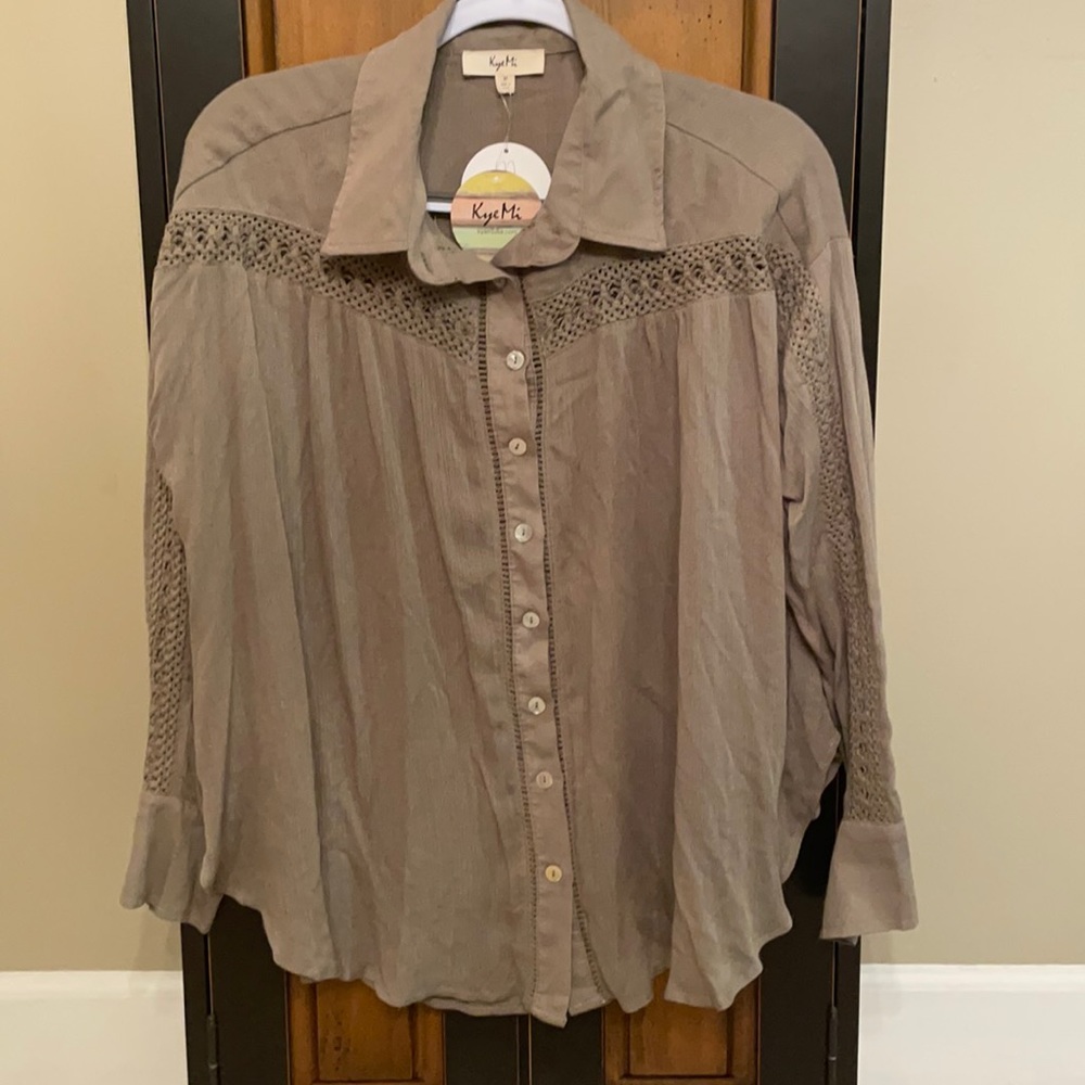 Kye Mi Olive green size Medium long sleeve shirt